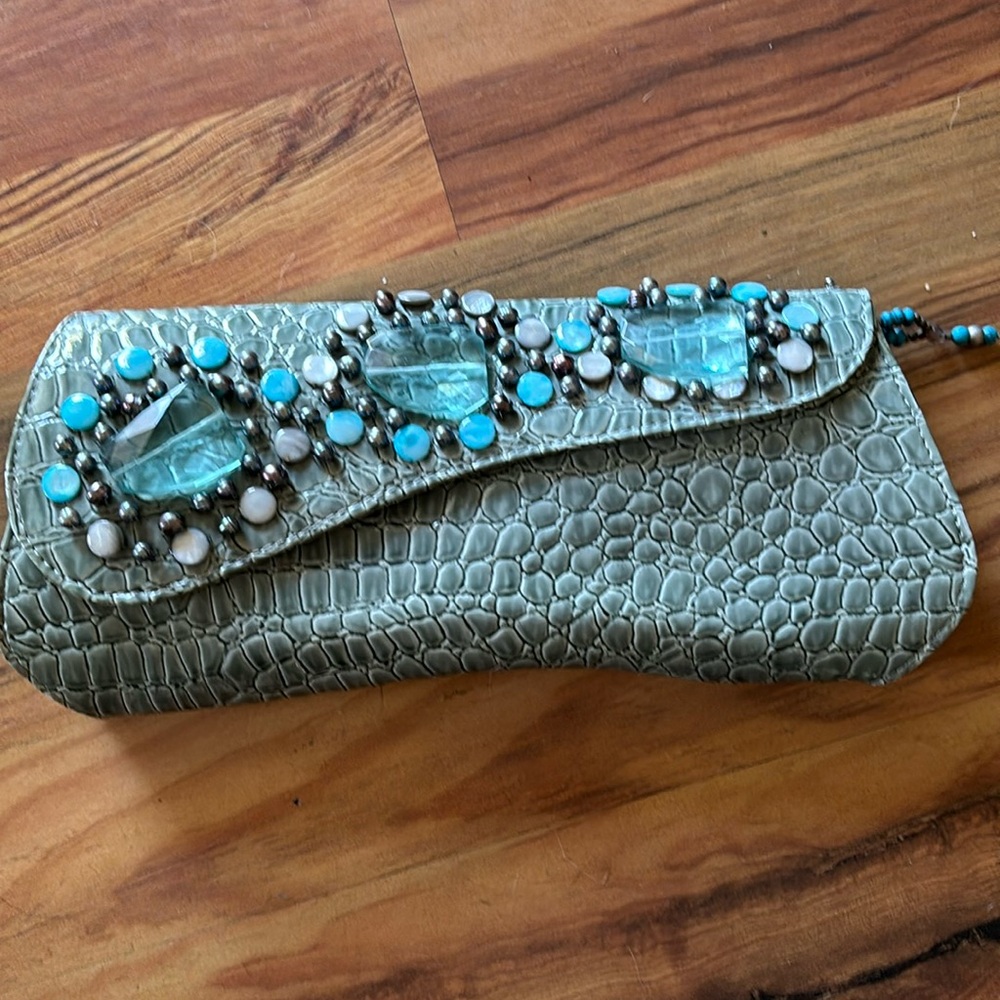 Elegant Gray Crocodile Pattern Clutch